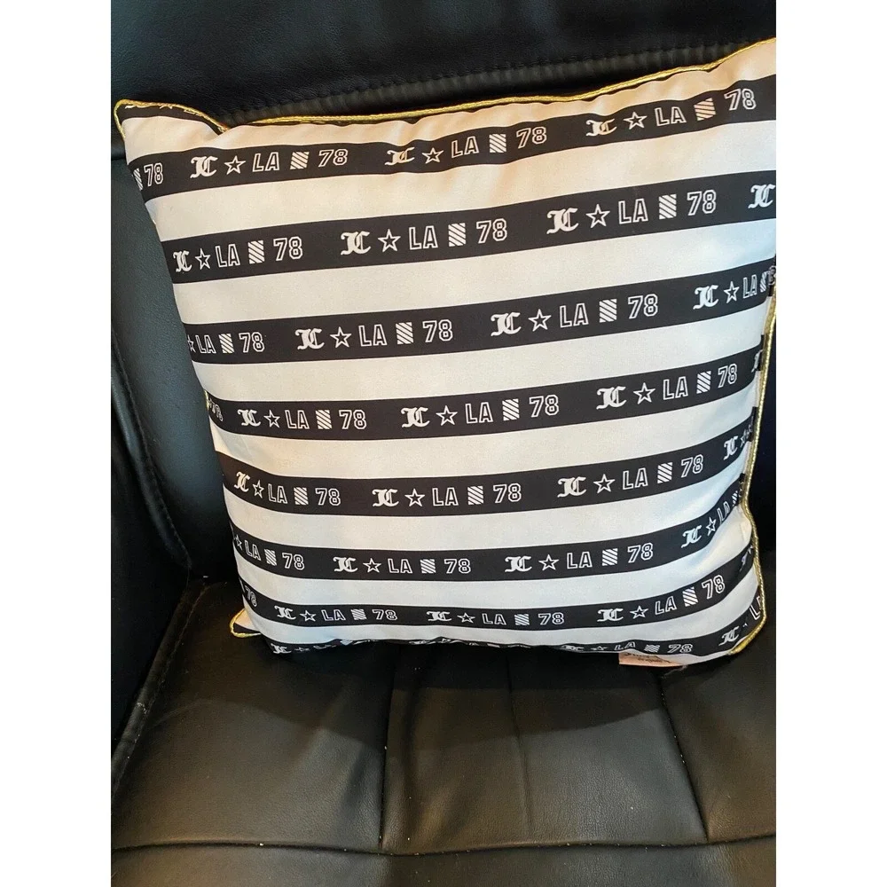 NWOT Juicy Couture Luxe Palm 1-Piece Indoor/Outdoor Pillow 1 Count Pack Pink